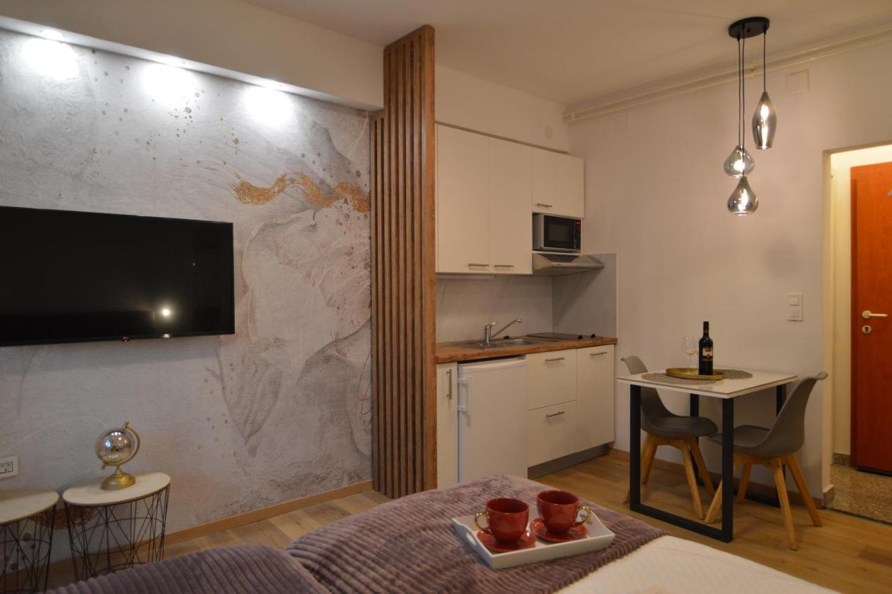 Apartments By The Sea Starigrad, Paklenica - 16421 エクステリア 写真