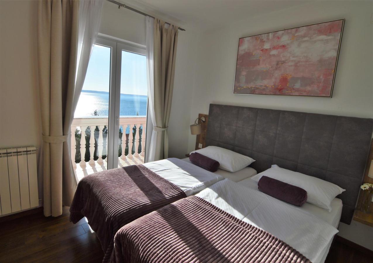 Apartments By The Sea Starigrad, Paklenica - 16421 エクステリア 写真