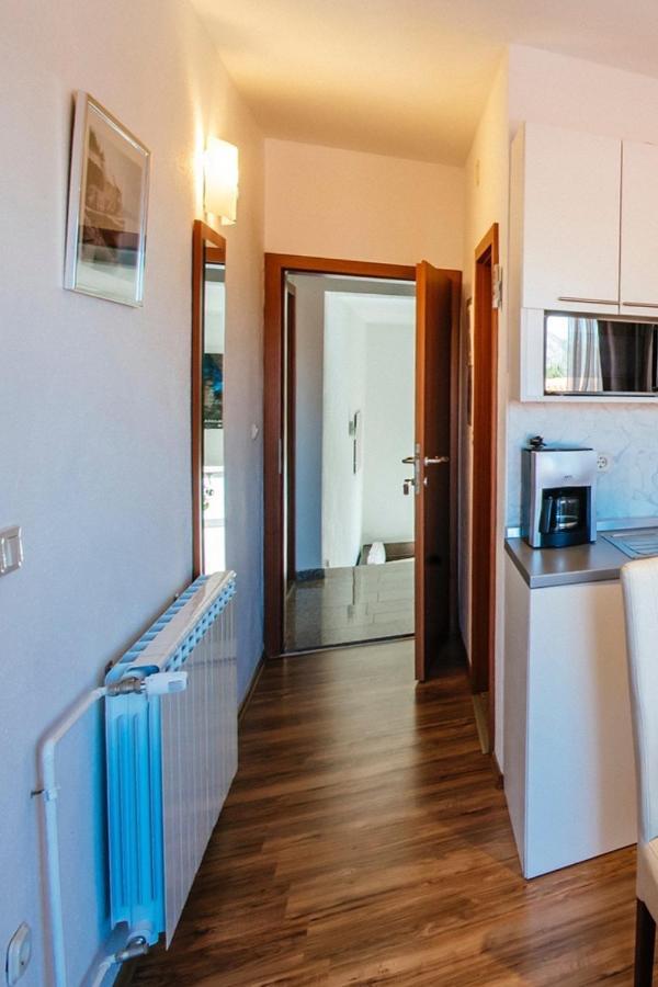 Apartments By The Sea Starigrad, Paklenica - 16421 エクステリア 写真