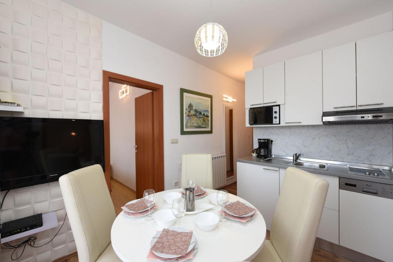 Apartments By The Sea Starigrad, Paklenica - 16421 エクステリア 写真