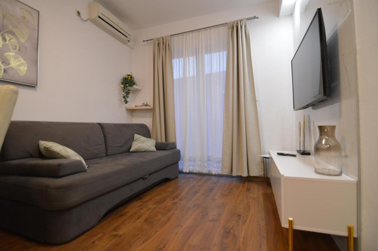 Apartments By The Sea Starigrad, Paklenica - 16421 エクステリア 写真